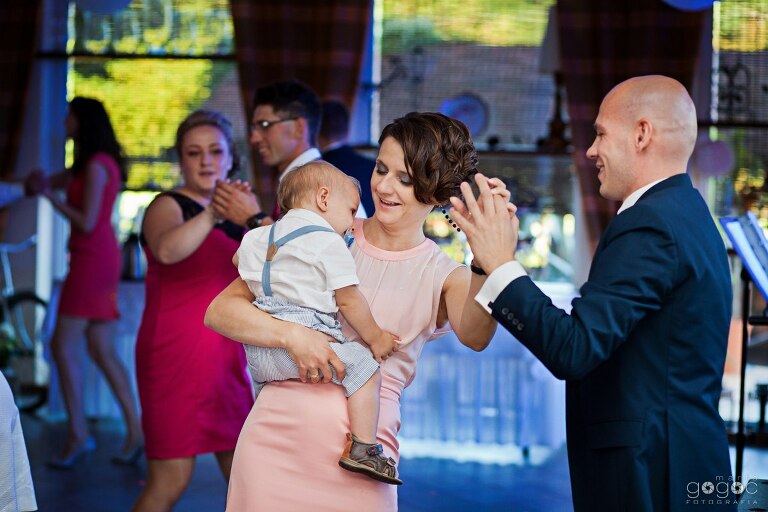 WAAACH5BAEAAAAALAAAAAABAAEAAAICRAEAOw==