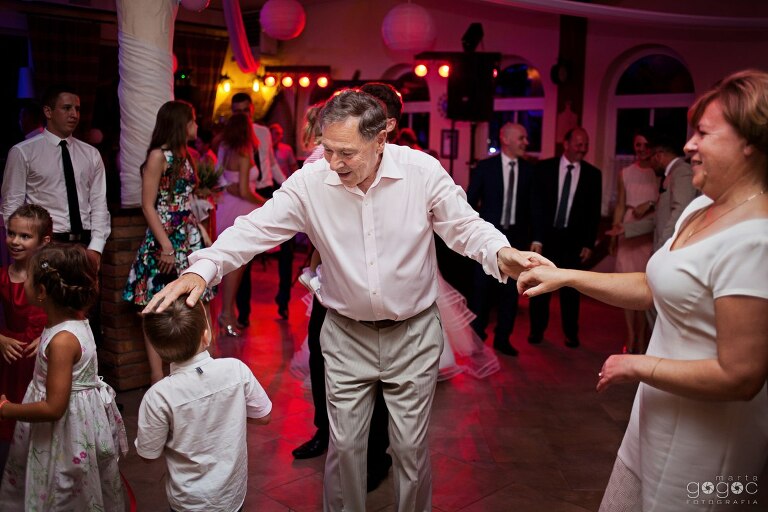 WAAACH5BAEAAAAALAAAAAABAAEAAAICRAEAOw==