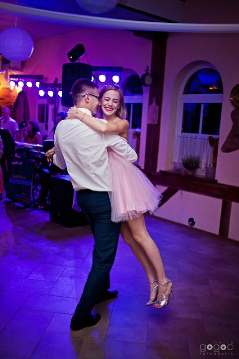 WAAACH5BAEAAAAALAAAAAABAAEAAAICRAEAOw==