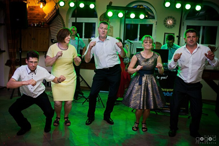 WAAACH5BAEAAAAALAAAAAABAAEAAAICRAEAOw==