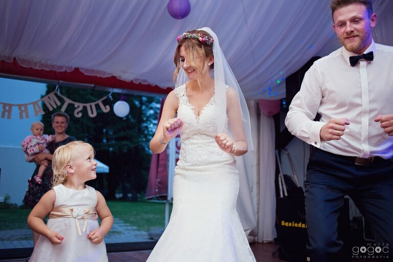 WAAACH5BAEAAAAALAAAAAABAAEAAAICRAEAOw==