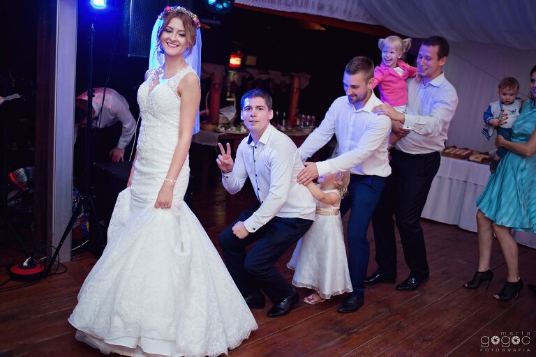 WAAACH5BAEAAAAALAAAAAABAAEAAAICRAEAOw==