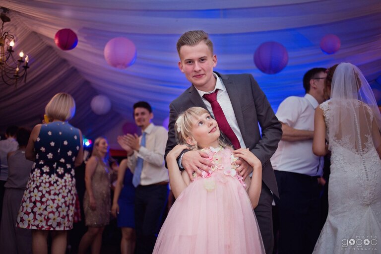 WAAACH5BAEAAAAALAAAAAABAAEAAAICRAEAOw==