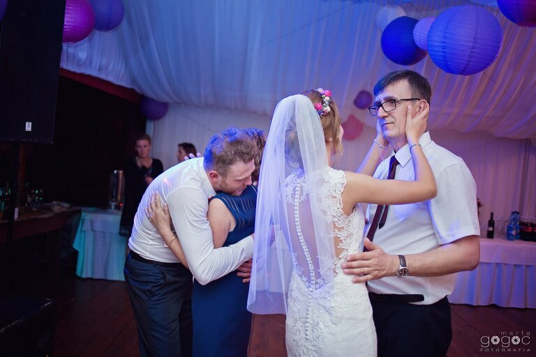 WAAACH5BAEAAAAALAAAAAABAAEAAAICRAEAOw==