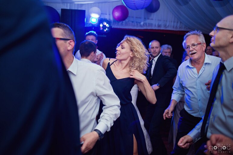 WAAACH5BAEAAAAALAAAAAABAAEAAAICRAEAOw==