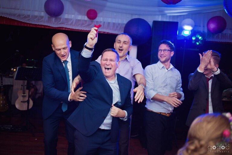 WAAACH5BAEAAAAALAAAAAABAAEAAAICRAEAOw==