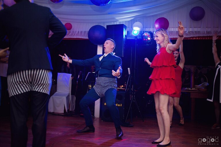 WAAACH5BAEAAAAALAAAAAABAAEAAAICRAEAOw==