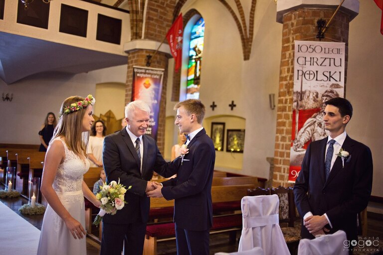 WAAACH5BAEAAAAALAAAAAABAAEAAAICRAEAOw==