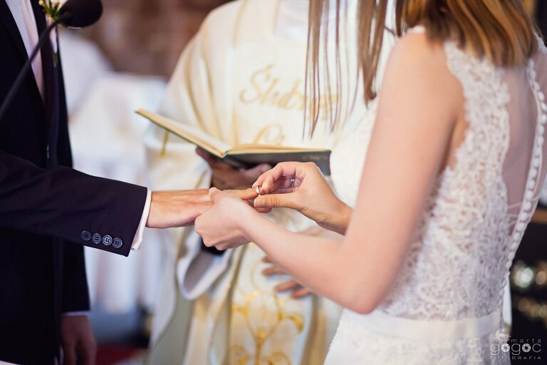 WAAACH5BAEAAAAALAAAAAABAAEAAAICRAEAOw==