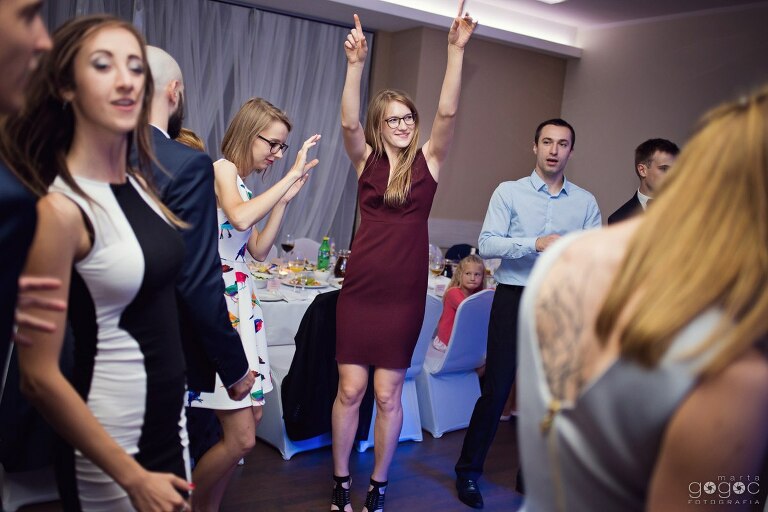 WAAACH5BAEAAAAALAAAAAABAAEAAAICRAEAOw==