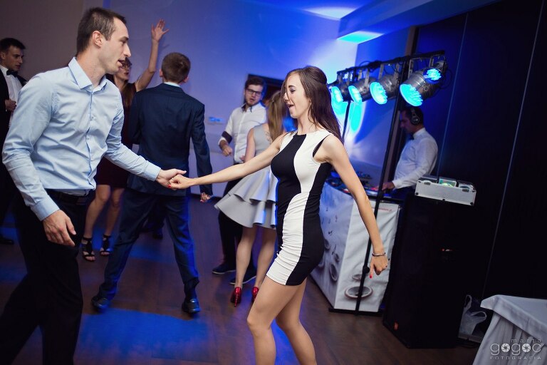 WAAACH5BAEAAAAALAAAAAABAAEAAAICRAEAOw==