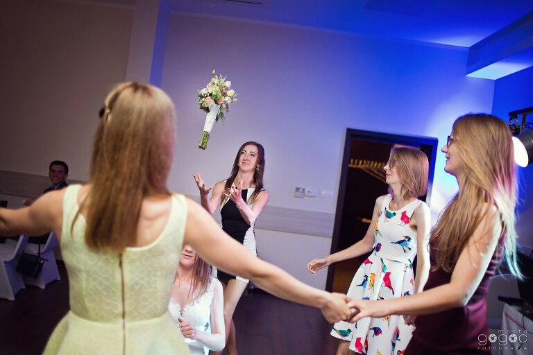 WAAACH5BAEAAAAALAAAAAABAAEAAAICRAEAOw==