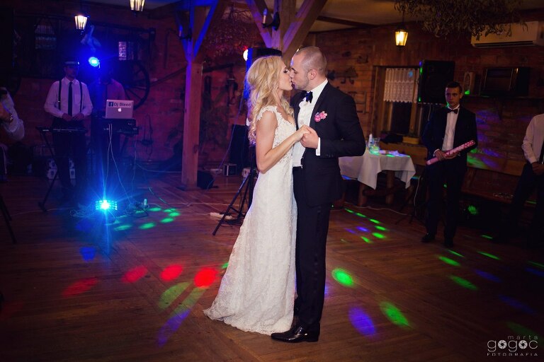 WAAACH5BAEAAAAALAAAAAABAAEAAAICRAEAOw==