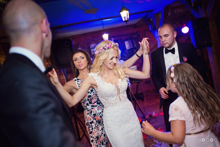 WAAACH5BAEAAAAALAAAAAABAAEAAAICRAEAOw==