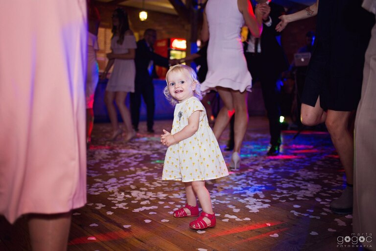 WAAACH5BAEAAAAALAAAAAABAAEAAAICRAEAOw==