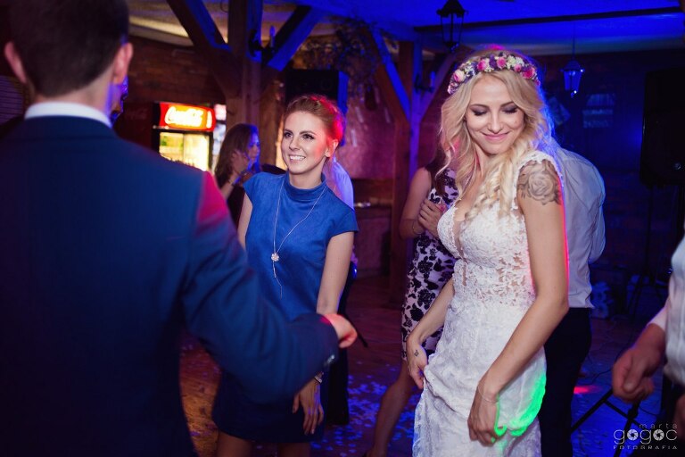 WAAACH5BAEAAAAALAAAAAABAAEAAAICRAEAOw==