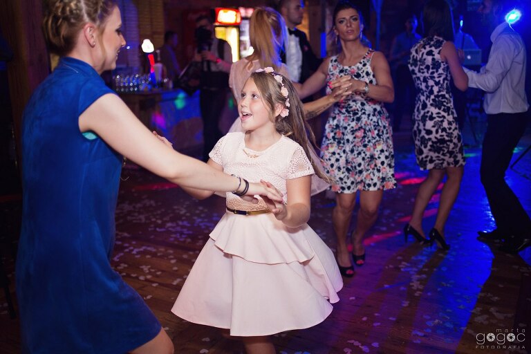 WAAACH5BAEAAAAALAAAAAABAAEAAAICRAEAOw==