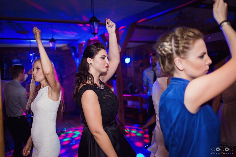 WAAACH5BAEAAAAALAAAAAABAAEAAAICRAEAOw==