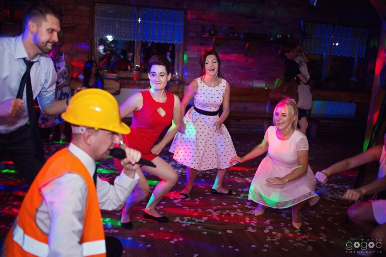 WAAACH5BAEAAAAALAAAAAABAAEAAAICRAEAOw==