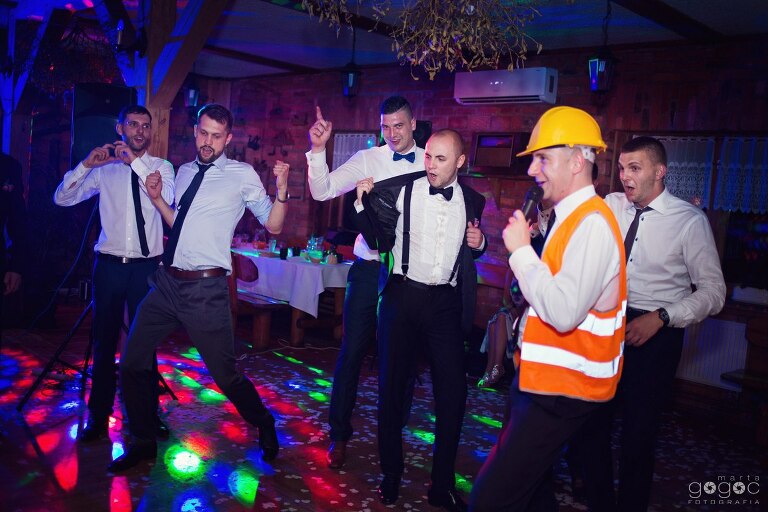 WAAACH5BAEAAAAALAAAAAABAAEAAAICRAEAOw==