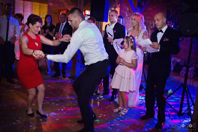 WAAACH5BAEAAAAALAAAAAABAAEAAAICRAEAOw==