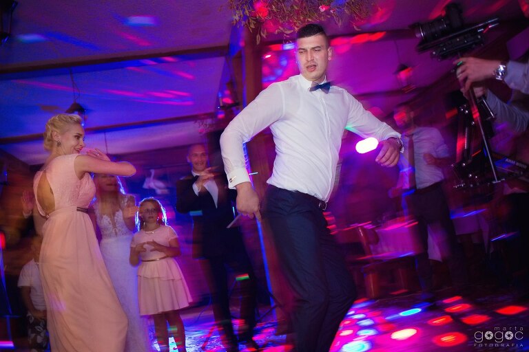 WAAACH5BAEAAAAALAAAAAABAAEAAAICRAEAOw==