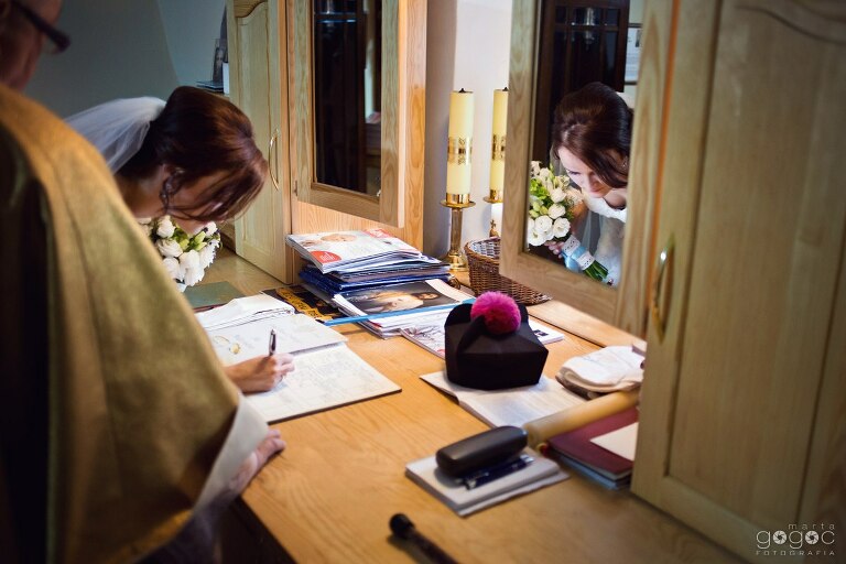 WAAACH5BAEAAAAALAAAAAABAAEAAAICRAEAOw==