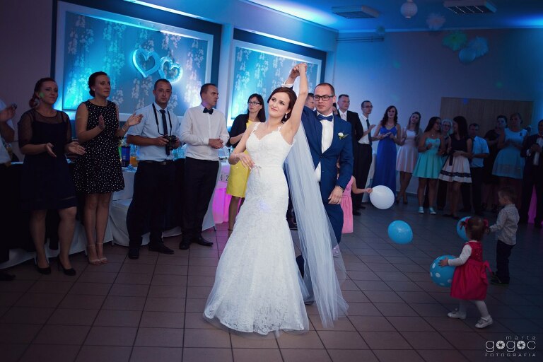 WAAACH5BAEAAAAALAAAAAABAAEAAAICRAEAOw==