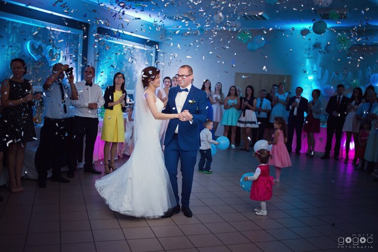 WAAACH5BAEAAAAALAAAAAABAAEAAAICRAEAOw==