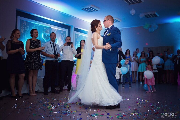 WAAACH5BAEAAAAALAAAAAABAAEAAAICRAEAOw==