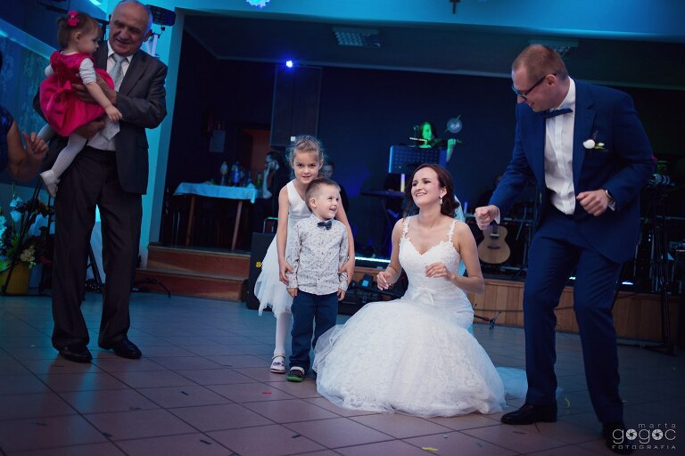 WAAACH5BAEAAAAALAAAAAABAAEAAAICRAEAOw==