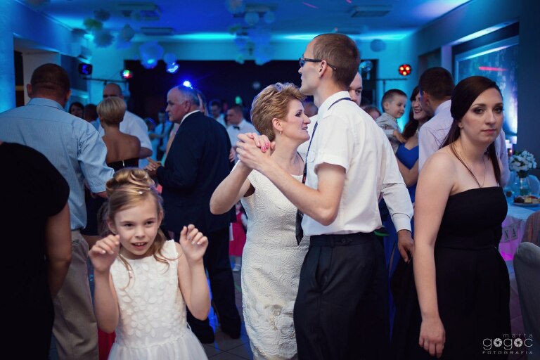 WAAACH5BAEAAAAALAAAAAABAAEAAAICRAEAOw==