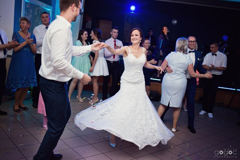 WAAACH5BAEAAAAALAAAAAABAAEAAAICRAEAOw==