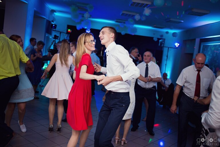 WAAACH5BAEAAAAALAAAAAABAAEAAAICRAEAOw==