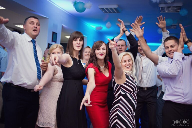 WAAACH5BAEAAAAALAAAAAABAAEAAAICRAEAOw==