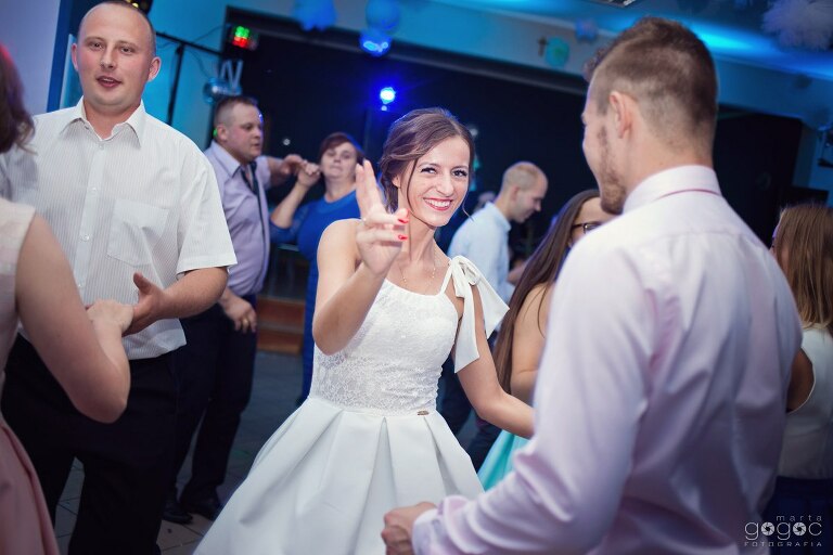 WAAACH5BAEAAAAALAAAAAABAAEAAAICRAEAOw==