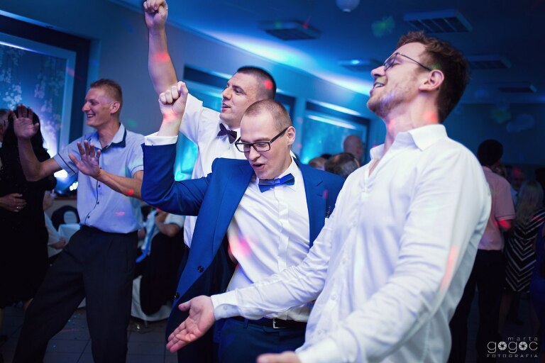 WAAACH5BAEAAAAALAAAAAABAAEAAAICRAEAOw==