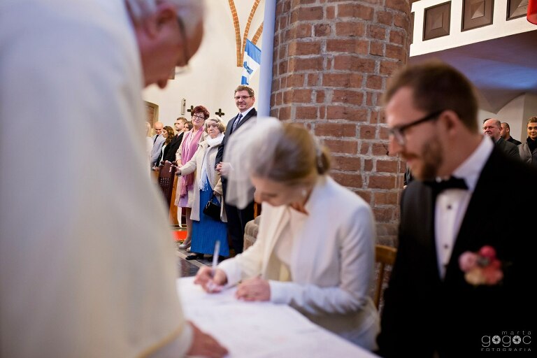 WAAACH5BAEAAAAALAAAAAABAAEAAAICRAEAOw==