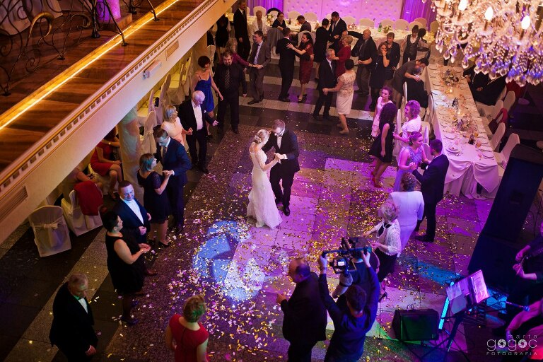 WAAACH5BAEAAAAALAAAAAABAAEAAAICRAEAOw==