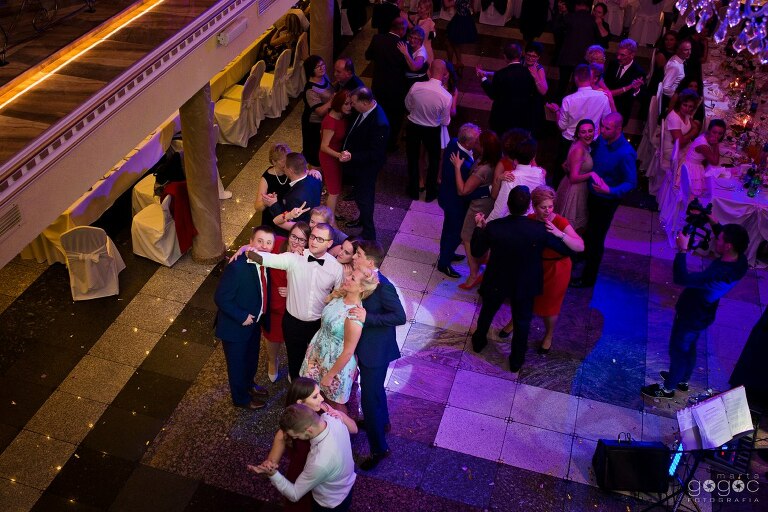 WAAACH5BAEAAAAALAAAAAABAAEAAAICRAEAOw==