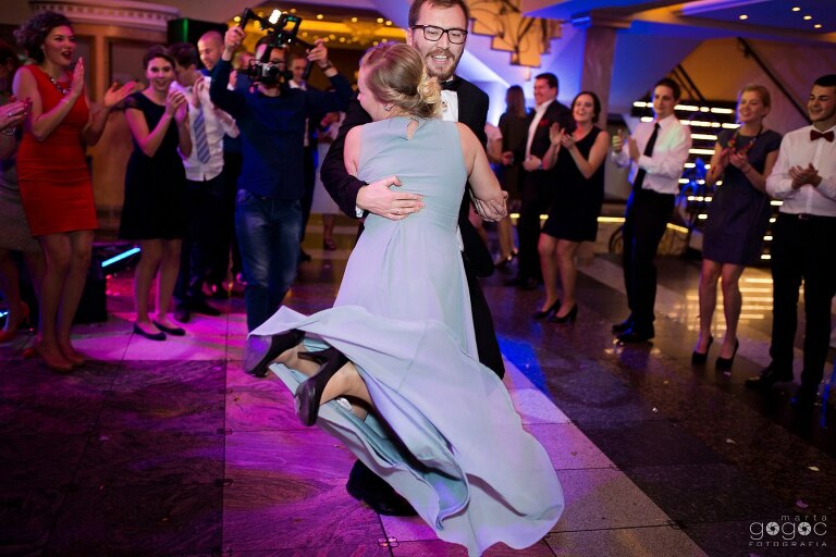 WAAACH5BAEAAAAALAAAAAABAAEAAAICRAEAOw==