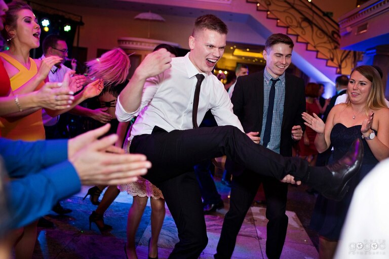 WAAACH5BAEAAAAALAAAAAABAAEAAAICRAEAOw==