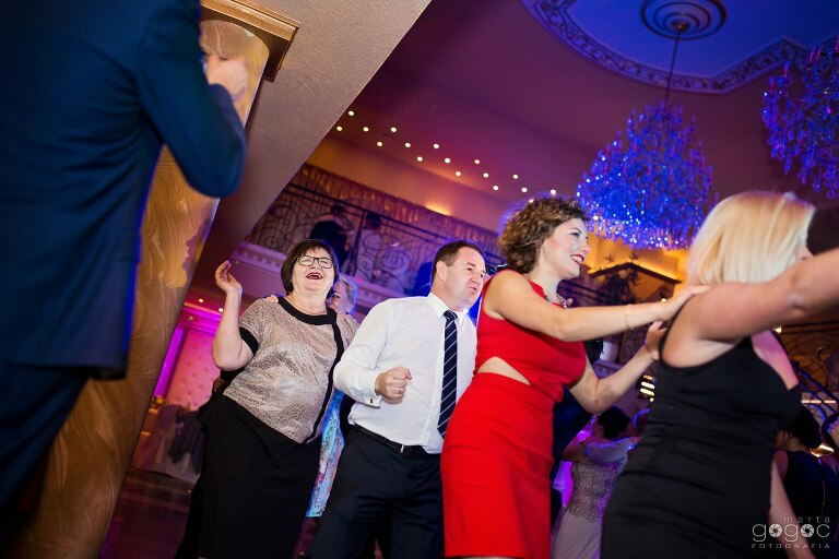 WAAACH5BAEAAAAALAAAAAABAAEAAAICRAEAOw==