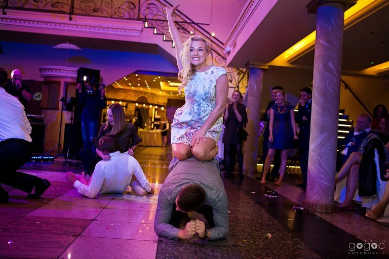 WAAACH5BAEAAAAALAAAAAABAAEAAAICRAEAOw==