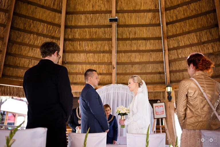 WAAACH5BAEAAAAALAAAAAABAAEAAAICRAEAOw==