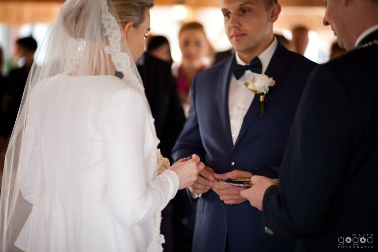 WAAACH5BAEAAAAALAAAAAABAAEAAAICRAEAOw==