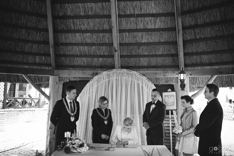 WAAACH5BAEAAAAALAAAAAABAAEAAAICRAEAOw==