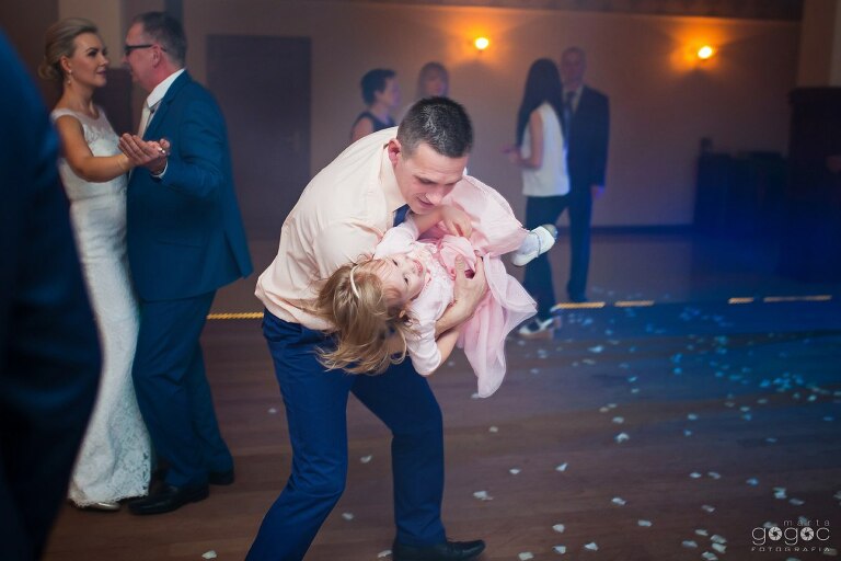 WAAACH5BAEAAAAALAAAAAABAAEAAAICRAEAOw==