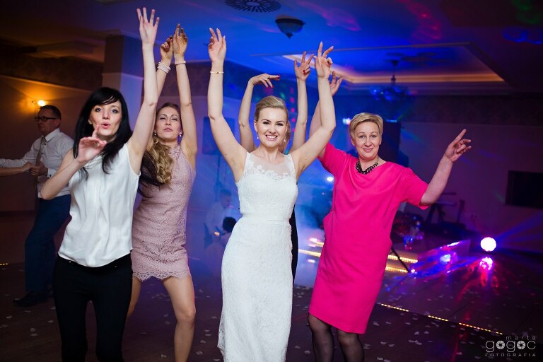 WAAACH5BAEAAAAALAAAAAABAAEAAAICRAEAOw==