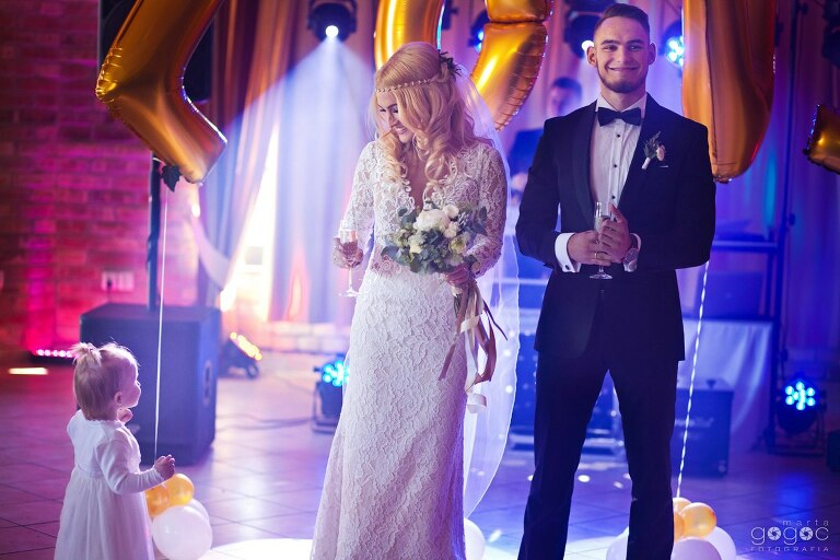 WAAACH5BAEAAAAALAAAAAABAAEAAAICRAEAOw==